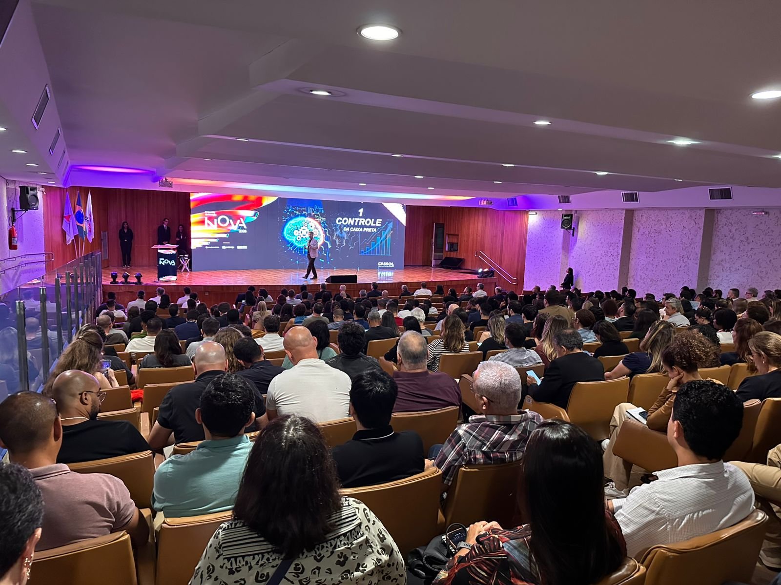Palestra - Humanidade Aumentada - IA como ferramenta, pessoas como essência.
